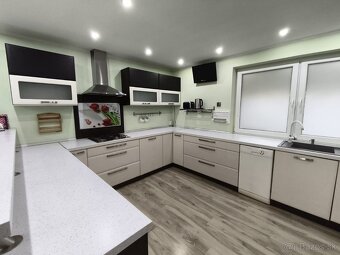 Na prenájom veľkometrážny 2 izbový byt v dome- LEVICE - 13