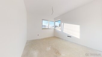 4 izbový rodinný dom tichej lokalite, parkovanie, oplotenie, - 13