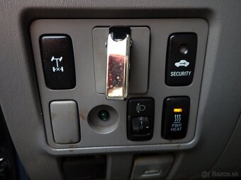 TOYOTA HILUX 2.5 D-4D Country 2011 106kW 180tis km, STK - 13