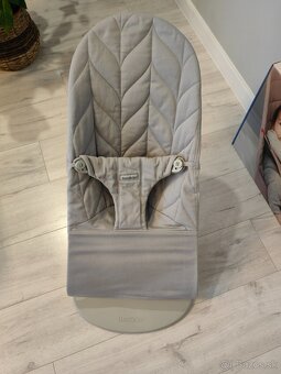 Babybjorn Lehátko Light Grey + hračka pastel - 13