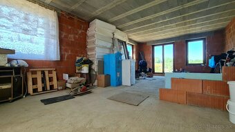 Na predaj 6. izbový rodinný dom, 800m2 Chrenovec-Brusno - 13