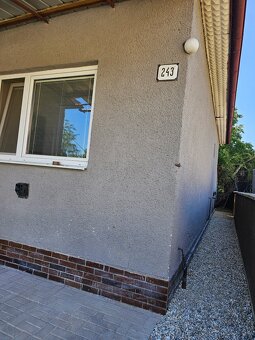 Slnečný dom s veľkým pozemkom a krásnym výhľadom pod horami - 13