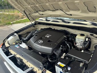 Toyota FJ Cruiser bez koroze, skvělý originální stav - 13