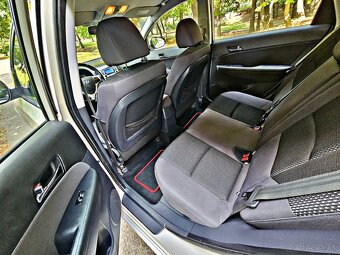 Hyundai i30 Combi family 1.6 benzín 93kW - 13
