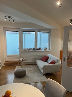 Prodám vybavení bytu 2+kk IKEA a ETA - 13