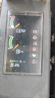 Bager Takeuchi TB23 + vrták + kladivo + 4 lyžice. - 13