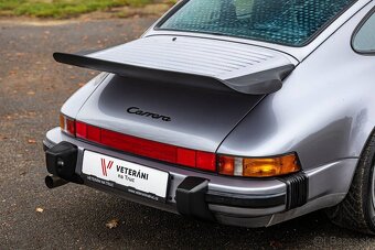 Porsche 911 Carrera 3.2 - 13