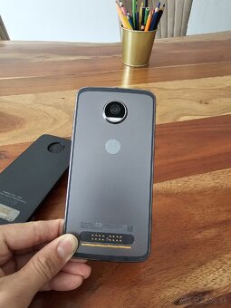 Motorola Moto Z2 Play + Hasselblad True Zoom - 13