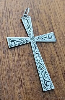 Staré strieborné šperky, prívesky, brošne - 13