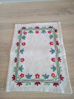 Ručne vyšívané obrusy - 13