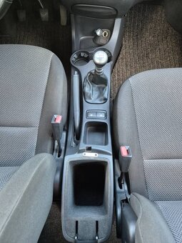 Predám  Kia Sportage 2.0 CRDi VGT EX 4WD Slovakia  4x4 - 13