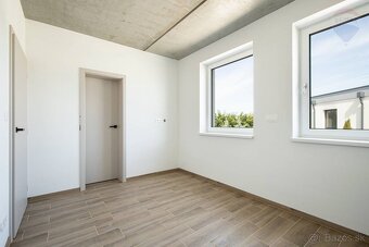 PRENÁJOM: KANCELÁRIE - DUNAJSKÁ STREDA, CZIBÓKOVÁ UL. - 13
