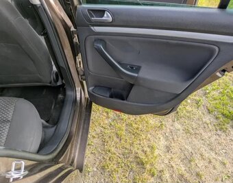 VW GOLF 1.4 16V , 59kw , benzin ( SLEVA ) - 13