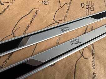 VW AUDI logo emblemy R R-line S RS 3 A3 original - 13