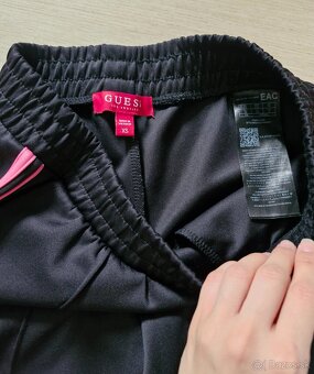 Guess 3x cierno ruzova logovana teplakova suprava - 13