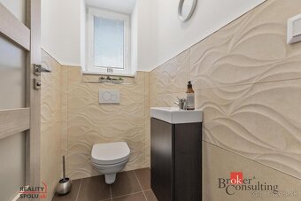 Veľký moderný rodinný dom v obľúbenej lokalite Jaroviec s mo - 13