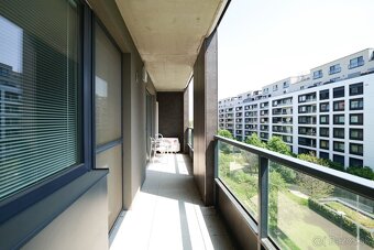 Dizajnový 2-izbový byt s loggiou v projekte Urban Residence - 13