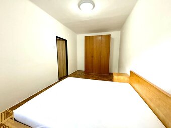 NA PREDAJ 3 - IZB. BYT (67m2), PALÁRIKOVA UL., SENICA - 13