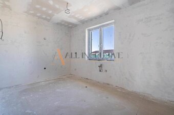 ALL INCLUSIVE | NA PREDAJ  3 IZBOVÝ RODINNÝ DOM - HOLODOM, O - 13