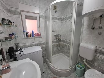 Chorvátsko, 3 izbový apartmán 98 metrov od mora. - 13