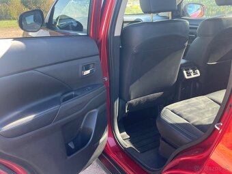 Mitsubishi Outlander 4x4 benzin automat SK 7 miest 2019 - 13