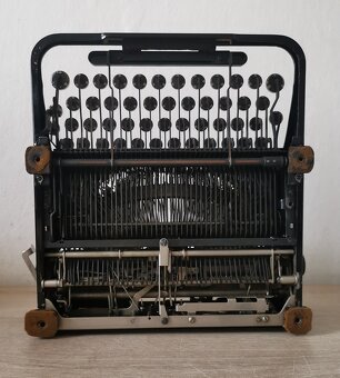 Luxusný starožitný písací stroj ROYAL P z roku 1931 - 13