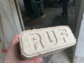 Brikety Rašelina Drevo buk dub smrek - 13