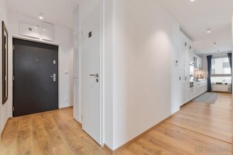ZNÍŽENÁ CENA Nadštandardný 3-izbový byt s balkónom - 13