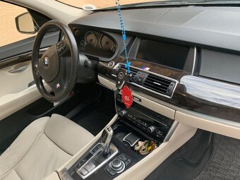 BMW 530d GT (F07) - 180 kW, r. 2013, bohatá výbava, - 13