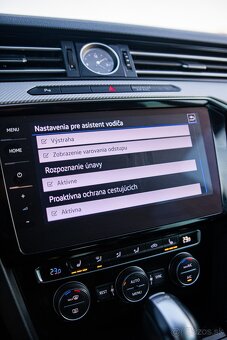 VW Passat R-LINE DSG Ťažné Virtual CarPlay ACC Lane-assist - 13