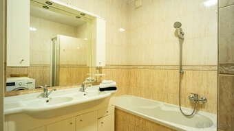⌂Predaj 4-izbový rodinný dom 301 m² //VRÚTOCKÁ Bratislava- R - 13