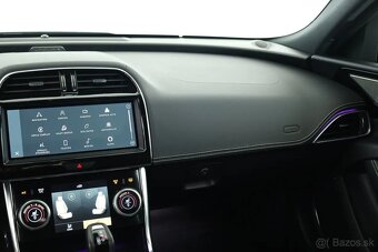Jaguar XE - 13