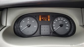 Opel Vivaro 2.0 Dci model 2010 - 13