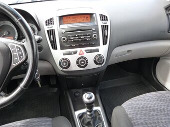 Kia Ceed 1,4i 77kW manuál 5 st., 5 dverová klíma - 13
