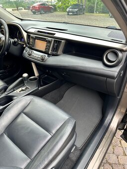 Toyota RAV4 2.2 l D-CAT Premium - 13