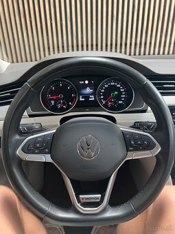Volkswagen Passat Variant 2.0 TDI Elegance 4Motion DSG - 13
