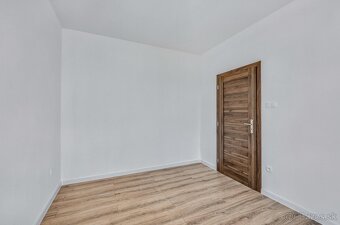 Nadštandardná 4-izbová novostavba s veľkou garážou - 13