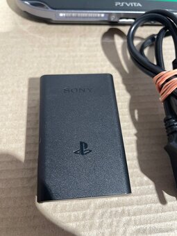 PS VITA PCH-1004 OLED displej -folia +8GB - 13