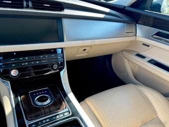 Jaguar XF - 13