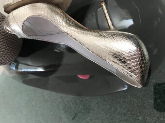 BURBERRY originál metalicke damske lodicky 39 - 13