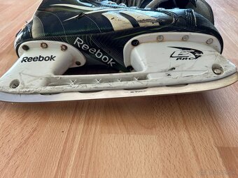 Hokejové korčule reebok us 10,5 + šnúrky howies - 13