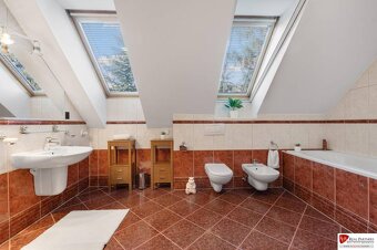 Predaj luxusná 5 izbová Vila,440 m2,pozemok 1061m2,garáž,baz - 13