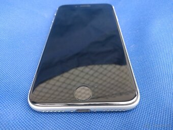 Apple iPhone SE (2020) - 13