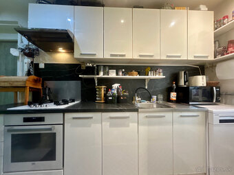 Na predaj 3-izb.byt_VLASTNÉ kúrenie,bojler,klimatizácia - 13