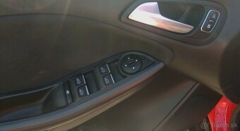 Ford Focus kombi 1.0 ecoboost 8/2016 - 13
