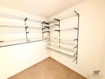 KOMPLETNE REKONŠTRUOVANÝ 2 IZBOVÝ BYT, 68m2, S. JURKOVIČA, S - 13