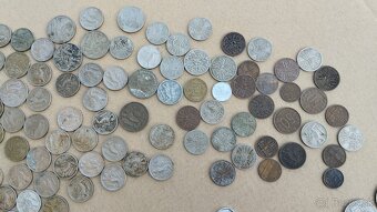 Mix minci - staré mince - konvolut minci v dřevěné truhličce - 13