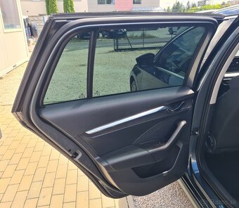 ŠKODA OCTAVIA COMBI 2.0TDI STYLE 4X4 DSG - 13