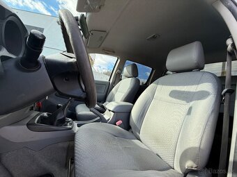 TOYOTA HILUX 2.5D 4X4 + UZÁVIERKA ZAD. DIFERENCIÁLU - 13