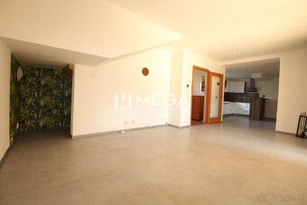 NA PREDAJ: Priestranný dvojgeneračný rodinný dom - Valaliky - 13